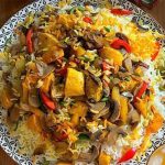 طرز تهیه قارچ پلو زعفرانی با مرغ (ناهار مجلسی با نکات)