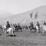 ایران قدیم؛ مسئول اصطبل سلطنتی در کنار اسب ناصرالدین شاه + تصویر