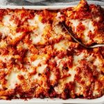 طرز تهیه بیکد زیتی (baked ziti)؛ غذای ایتالیایی با ماکارونی