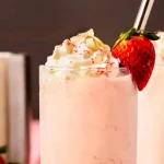 طرز تهیه میلک شیک توت فرنگی، یک نوشیدنی بهاری دلچسب و کافی شاپی