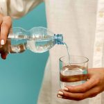 فواید نوشیدن آب گرم در صبح را بدانید