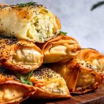 یک شام خوشمزه؛ طرز تهیه بورک مرغ و قارچ به روش ترکیه‌ای