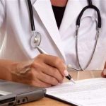 چرا اعتماد جامعه به پزشکان نسبت به قبل در حال کاهش است؟