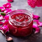 خوشمزه بپزید؛ طرز تهیه مربای گل محمدی با گلبرگ تازه