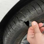 چگونه یک لاستیک پنچر را در ۲ دقیقه تعمیر کنیم؟+ ویدئو چگونه یک لاستیک پنچر را در ۲ دقیقه تعمیر کنیم؟+ ویدئو
