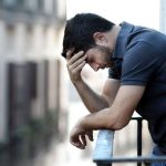 آدم‌هایی که از زندگی راضی نیستند از این ۱۰ جمله زیاد استفاده می‌کنند