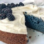 طرز تهیه کیک توت سیاه؛ کیک بهاری با طعمی بی‌نظیر