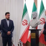 عکس؛ رونمایی از سردیس شهید امیرعبداللهیان عکس؛ رونمایی از سردیس شهید امیرعبداللهیان