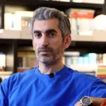 آن رویِ مجتبی جباری که پشت ویترین کتاب فروشی‌اش پنهان مانده بود؛ به کجا چنین شتابان؟