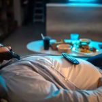رازهای گرسنه از خواب برخاستن و جلوی یخچال رفتن